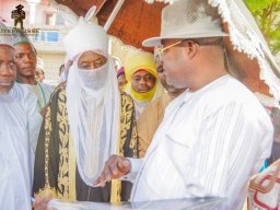 VISITE DU ROI DE KANO NIGERIA AU PRESIDENT BAYE CISS DURANT LES TRAVAUX DE CONSTRUCTION DE L'ESPLANADE DE MEDINA BAYE